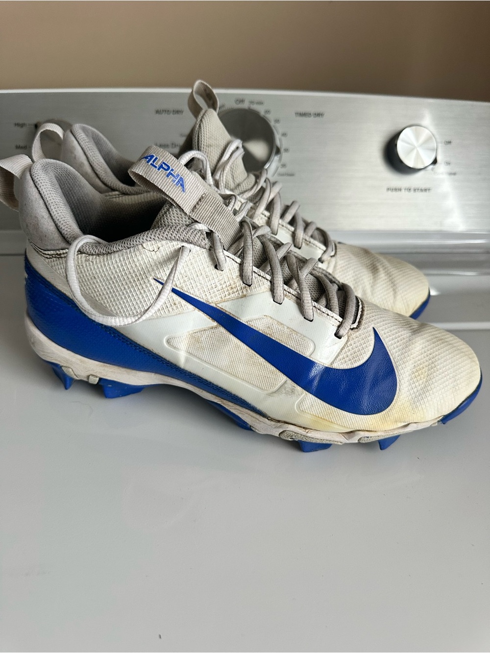Nike Men’s White and Blue Alpha Cleats